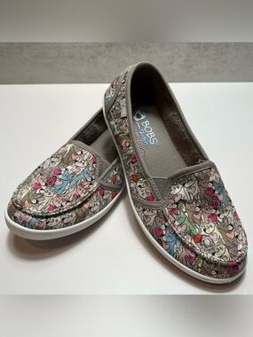 Skecher Bobs B Cute Love Shuffle Women’s Taupe Multi Colored Casual Shoes w/Dogs